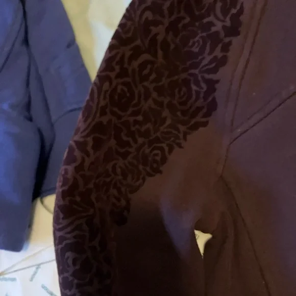 EUC Lululemon Scuba Hoodie IV *Floral Flock, Sz 4, BLACK CHERRY - Picture 5 of 10